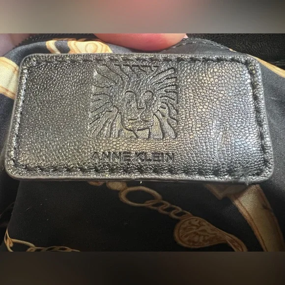 Anne Klein Elegant Black Quilted Handbag - Picture 11 of 16